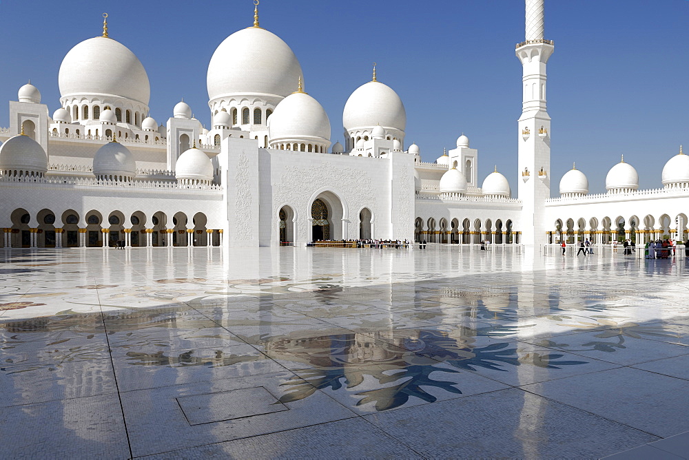 The Sheikh Zayed Grand Mosque, Abu Dhabi, United Arab Emirates, Middle East