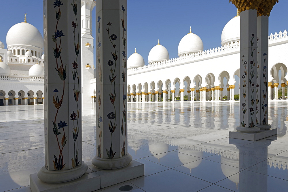 The Sheikh Zayed Grand Mosque, Abu Dhabi, United Arab Emirates, Middle East