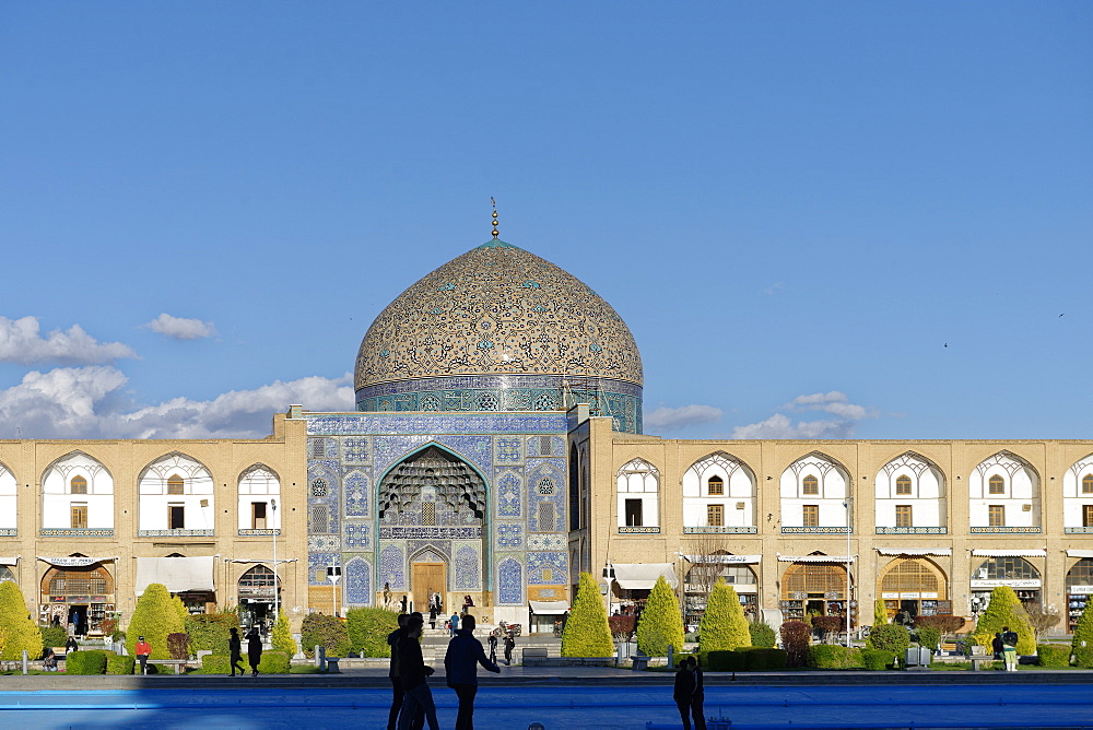 Sheikh Lutfallah Mosque, Naghsh-e Jahan Square, Isfahan, Iran, Middle East