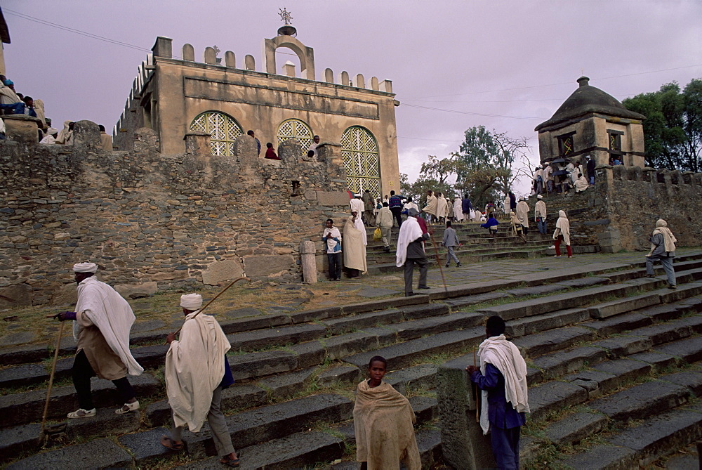 Christian pilgrims, Easter festival, Sainte Marie de Sion, Axoum (Axum) (Aksum), Tigre region, Ethiopia, Africa