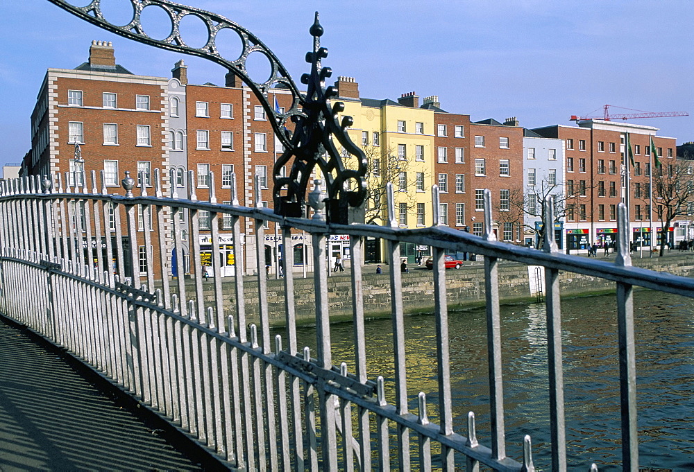 The Ha'penny bridge over the Liffey River, Dublin, County Dublin, Eire (Ireland), Europe