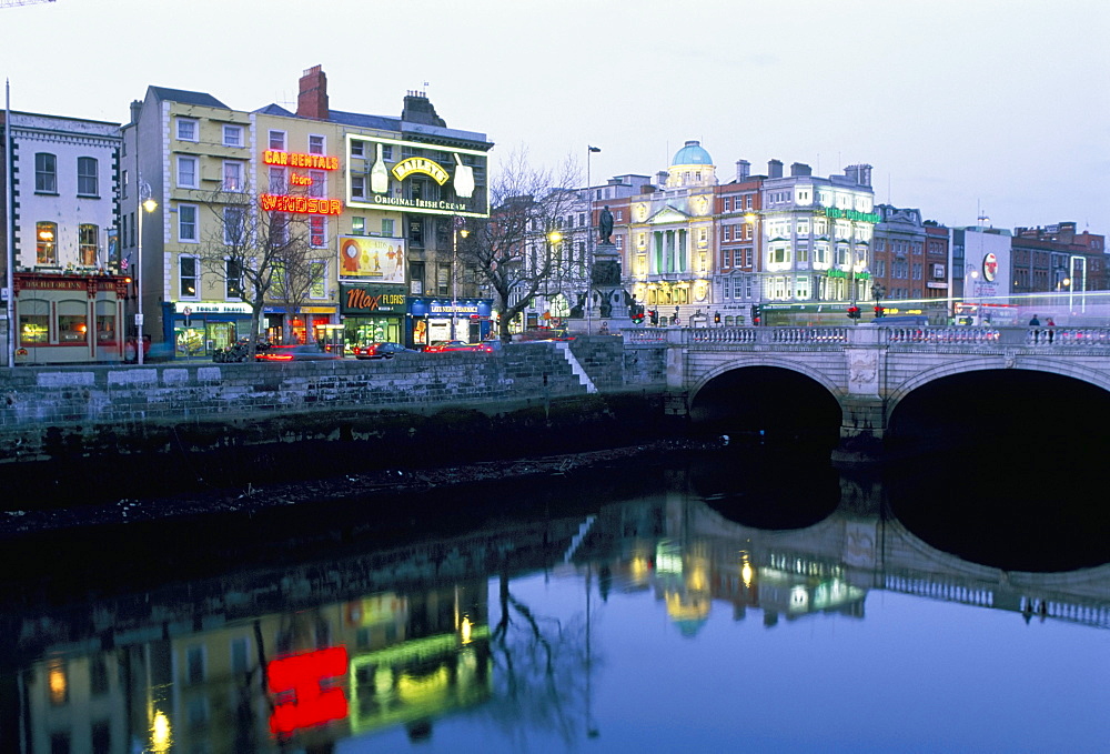 Aston Quay, Liffey River, Dublin, County Dublin, Eire (Ireland), Europe