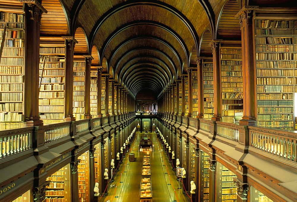 Gallery of the Old Library, Trinity College, Dublin, County Dublin, Eire (Ireland), Europe