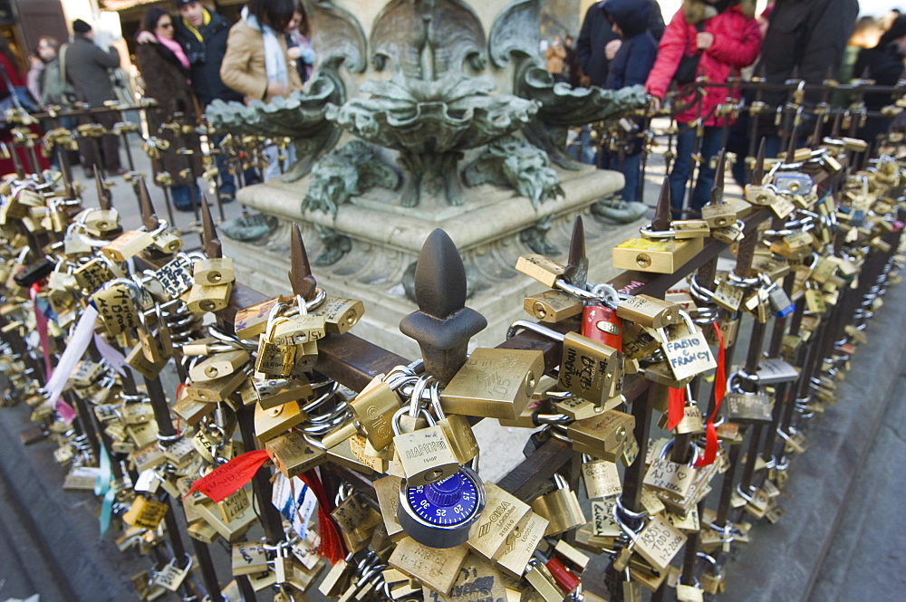 Love padlocks on Ponte Vecchio, Florence, Tuscany, Italy, Europe