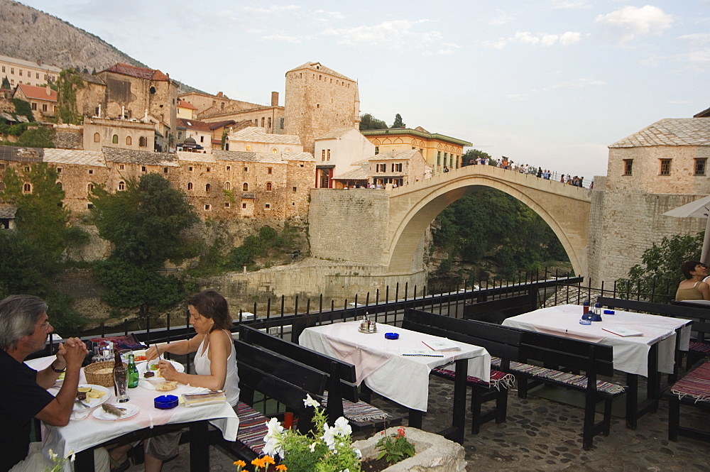 Restaurant overlooking the Stari Most Peace Bridge on Neretva River, Mostar, Bosnia, Bosnia-Herzegovina, Europe