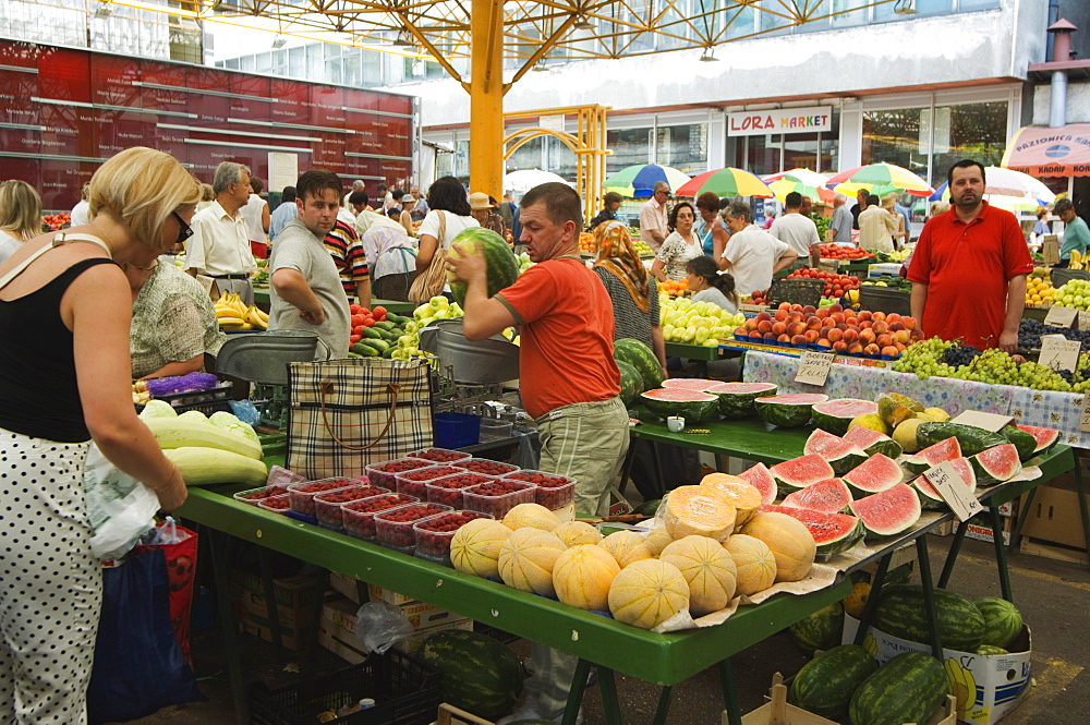 Fruit and vegetable market, Sarajevo, Bosnia, Bosnia-Herzegovina, Europe