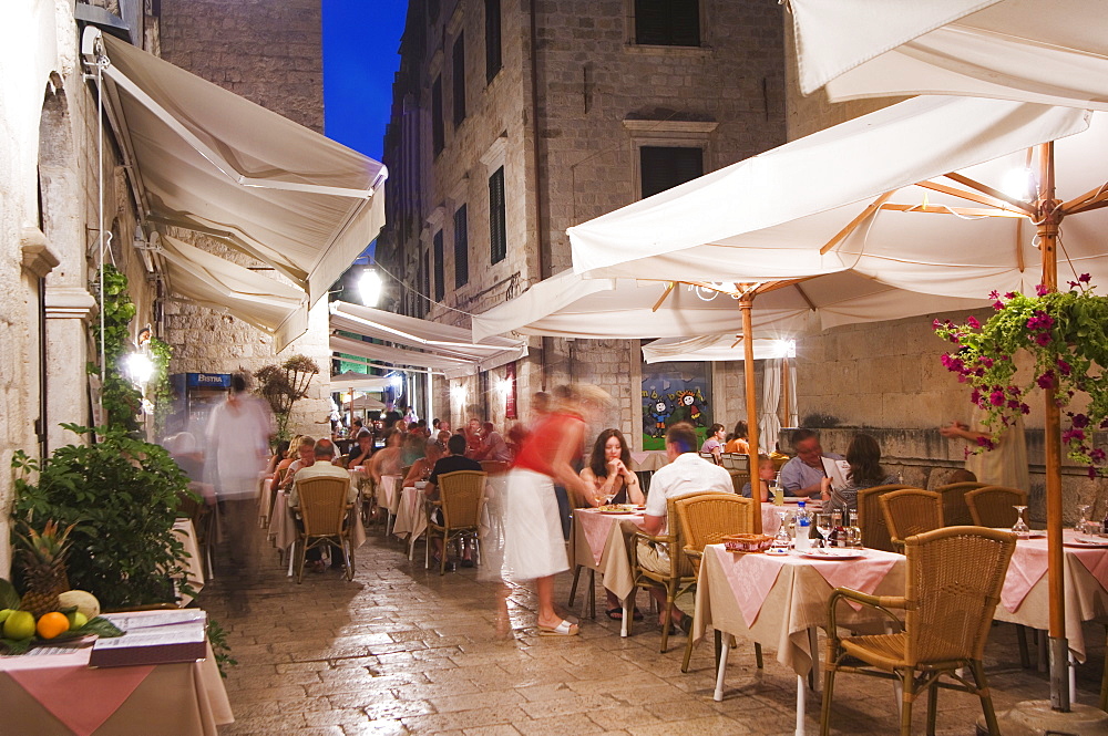 Outdoor dining in the evening, Dubrovnik, UNESCO World Heritage Site, Dalmatia, Croatia, Europe