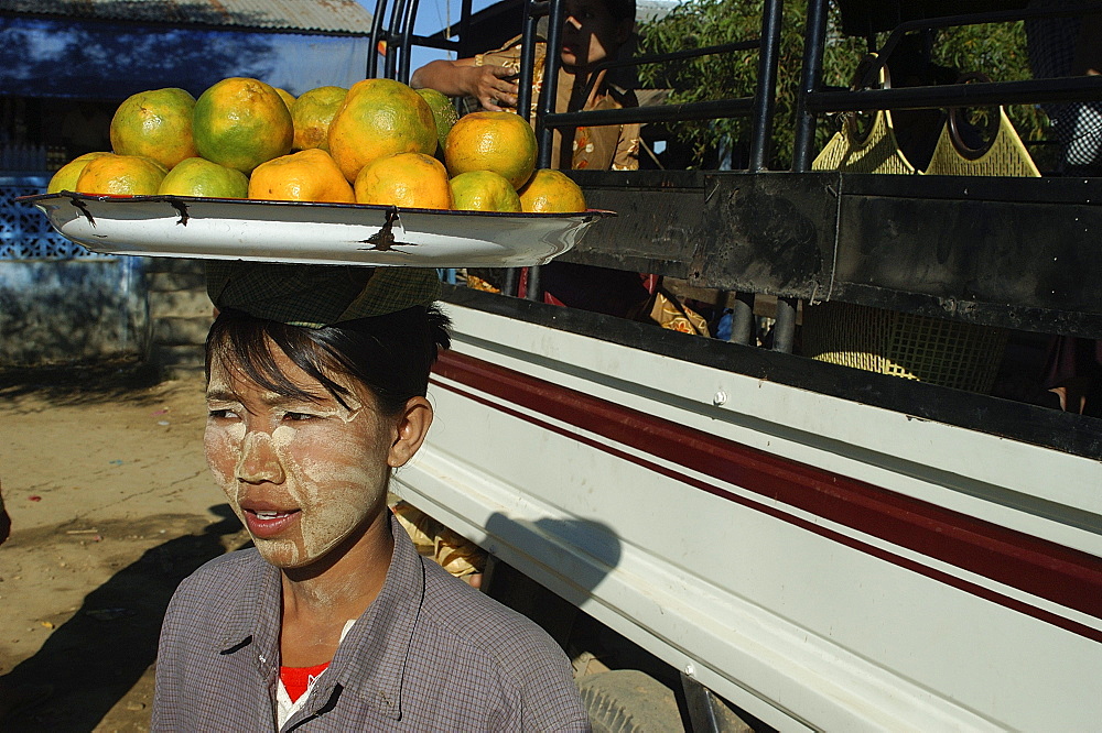 Food sellers at coach stop, Myanmar (Burma), Asia