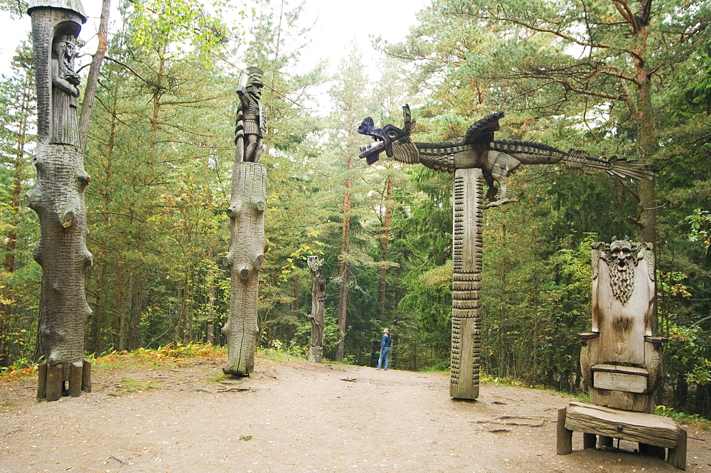 Witches Hill (Raganu Kalnas), fairytale Lithuanian wood carvings, Juordkrante Fishing Village, Curonian Spit National Park, UNESCO World Heritage Site, Lithuania, Baltic States, Europe