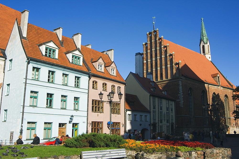 St. Johns Evangelical Lutheran church, pastel coloured buildings housing the Porcelain Museum and Museum of Decorative and Applied Arts, Old Town, UNESCO World Heritage Site, Riga, Latvia, Baltic States, Europe