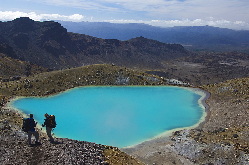 Hikers near Emerald Lakes on the Tongariro Crossing, Tongariro National Park, UNESCO World Heritage Site, the oldest national park in New Zealand, Taupo Volcanic Zone, North Island, New Zealand, Pacific