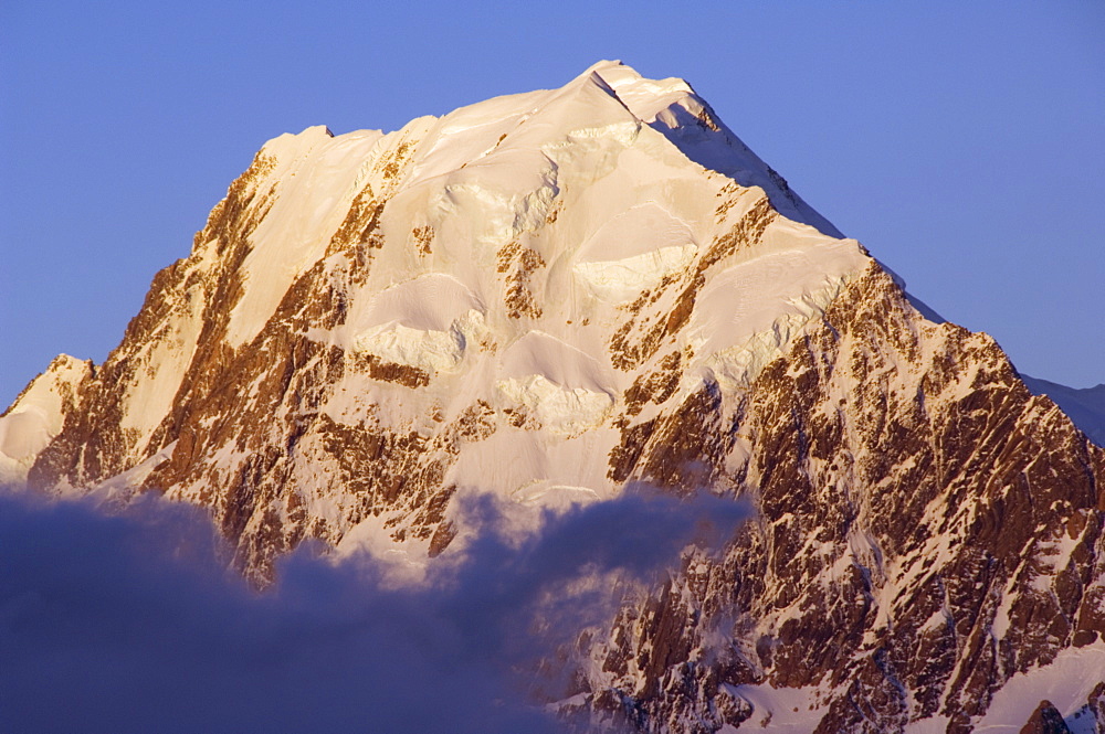 Sunset on the West Face of Aoraki (Mount Cook), 3755m, the highest peak in New Zealand, Te Wahipounamu UNESCO World Heritage Site, Aoraki (Mount Cook) National Park, Southern Alps, Mackenzie Country, South Island, New Zealand, Pacific