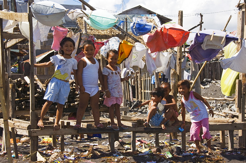 Shanty town on edge of Legaspi City, Bicol Province, Southeast Luzon, Philippines, Southeast Asia, Asia