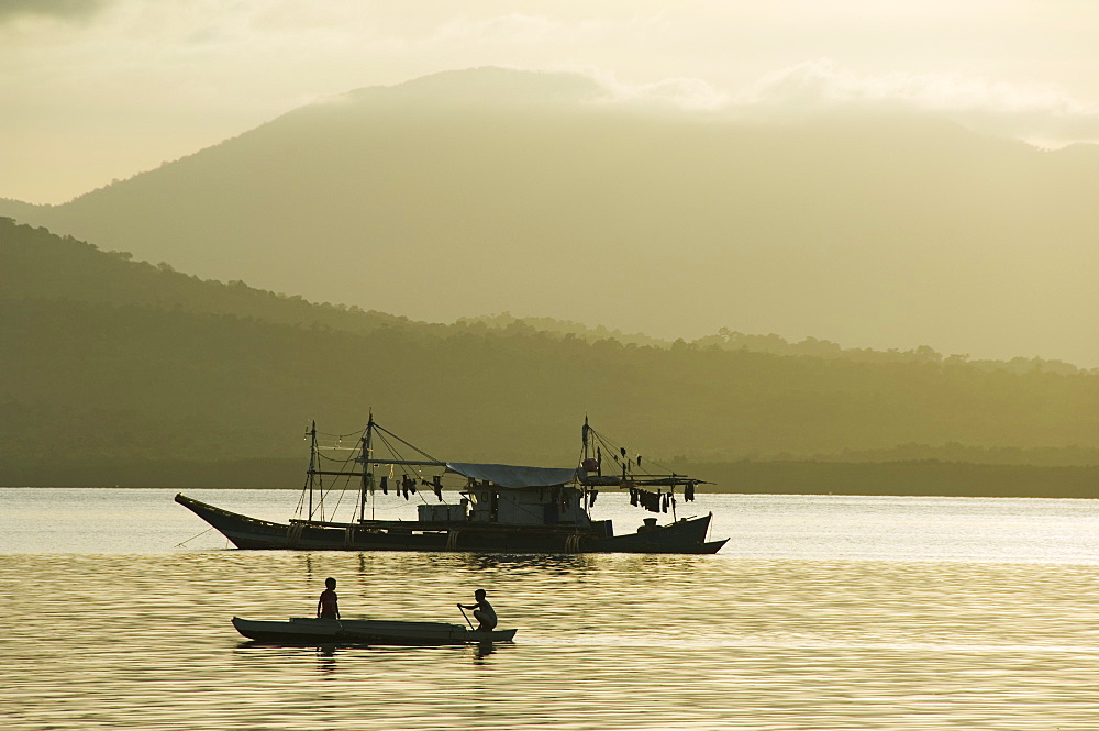 Silhouette of fishing boat at sunset, Puerto Princesa, Palawan, Philippines, Southeast Asia, Asia