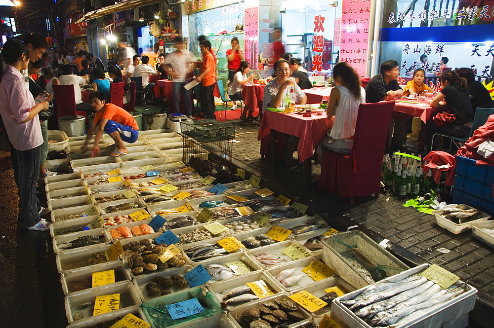 Outdoor fish market and dining area, Shanghai, China, Asia