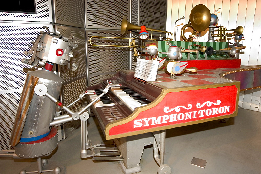 Robot playing piano, robot station, Aichi Expo Japan 2005, Nagoya, Honshu Island, Japan, Asia