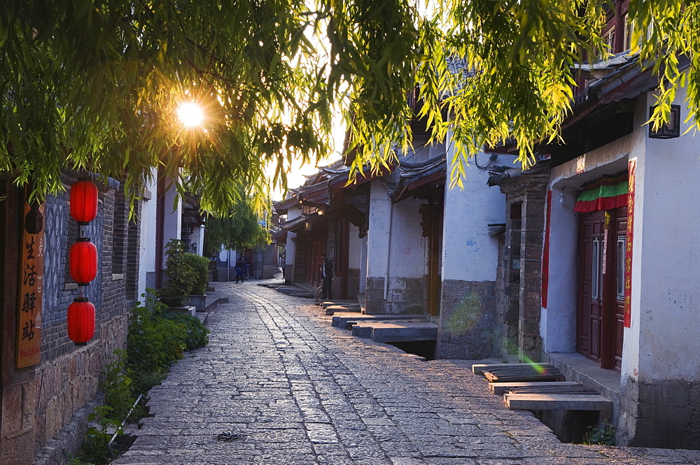 Sunrise on a cobbled streets in Lijiang Old Town, UNESCO World Heritage Site, Yunnan Province, China, Asia