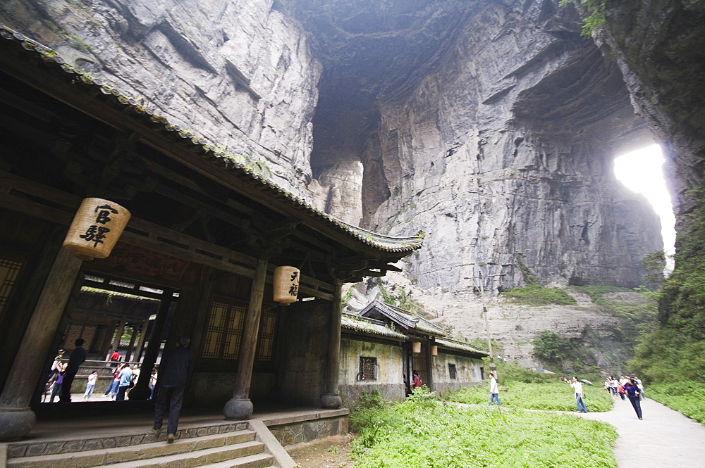 Temple building at Wulong Natural Rock Bridges, UNESCO World Heritage Site, Chongqing Municipality, China, Asia