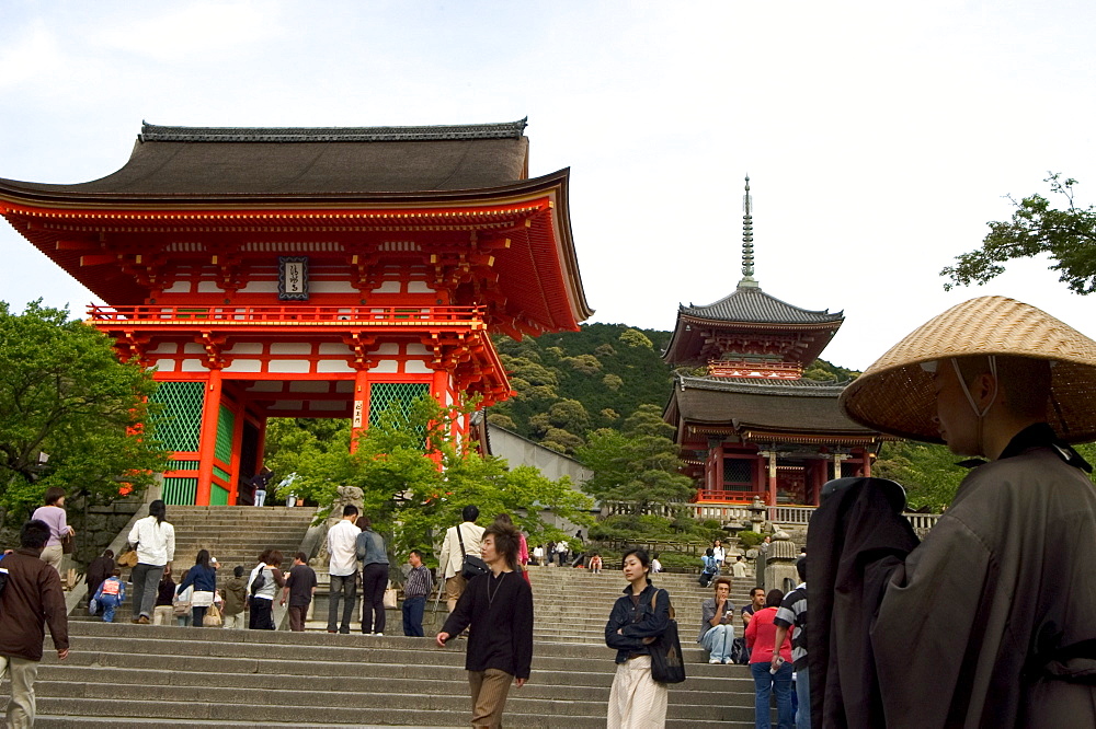 Monk collecting alms, Kiyomizu dera temple, UNESCO World Heritage Site, Kyoto city, Honshu island, Japan, Asia