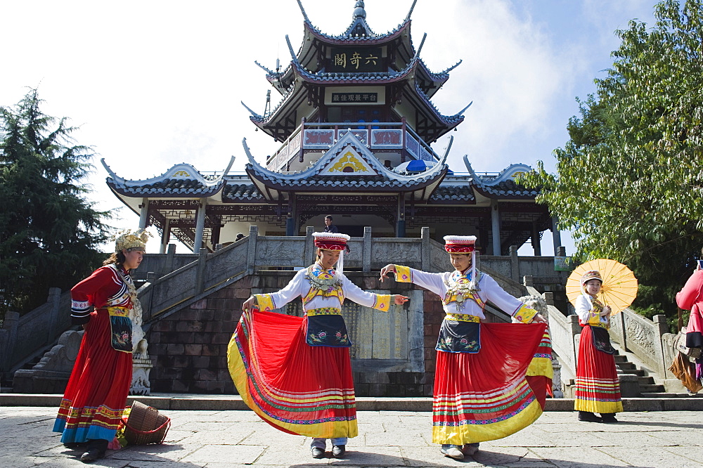 Girls dancing in traditional costume, Zhangjiajie Forest Park, Wulingyuan Scenic Area, UNESCO World Heritage Site, Hunan Province, China,  Asia