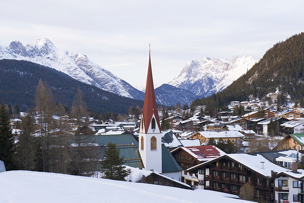 Church of St. Oswald dating from the 14th century, Seefeld, the Tyrol, Austria, Europe