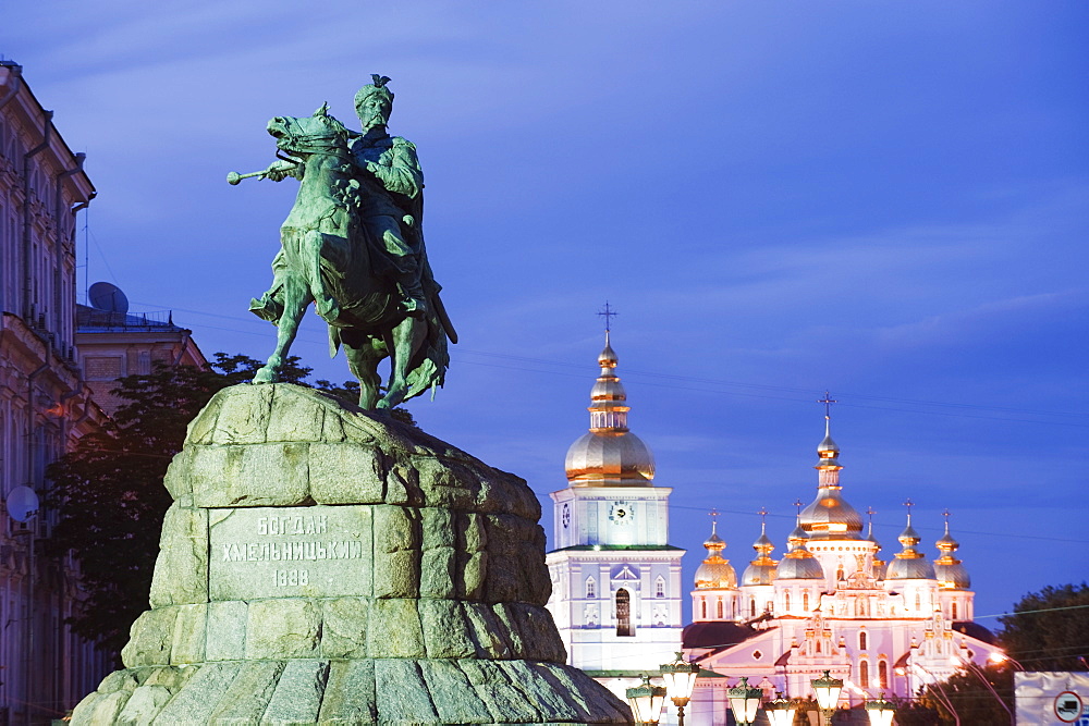 Bohdan Khmelnytsky statue, and St. Michael's Gold Domed Monastery, 2001 copy of 1108 original, Kiev, Ukraine, Europe