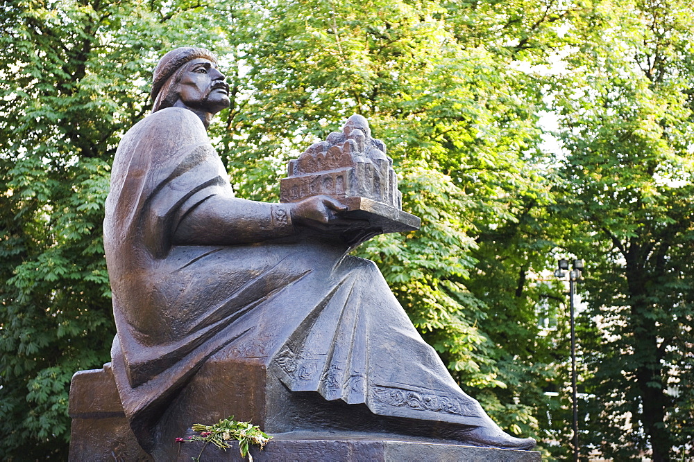 Statue of Yaroslav the Wise at Zoloti Vorata, Kiev, Ukraine, Europe