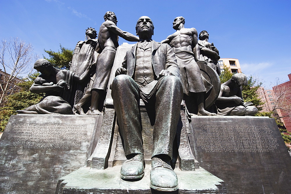 Statue of Samuel Gompers (1850-1924), American Federation of Union president, Washington D.C., United States of America, North America