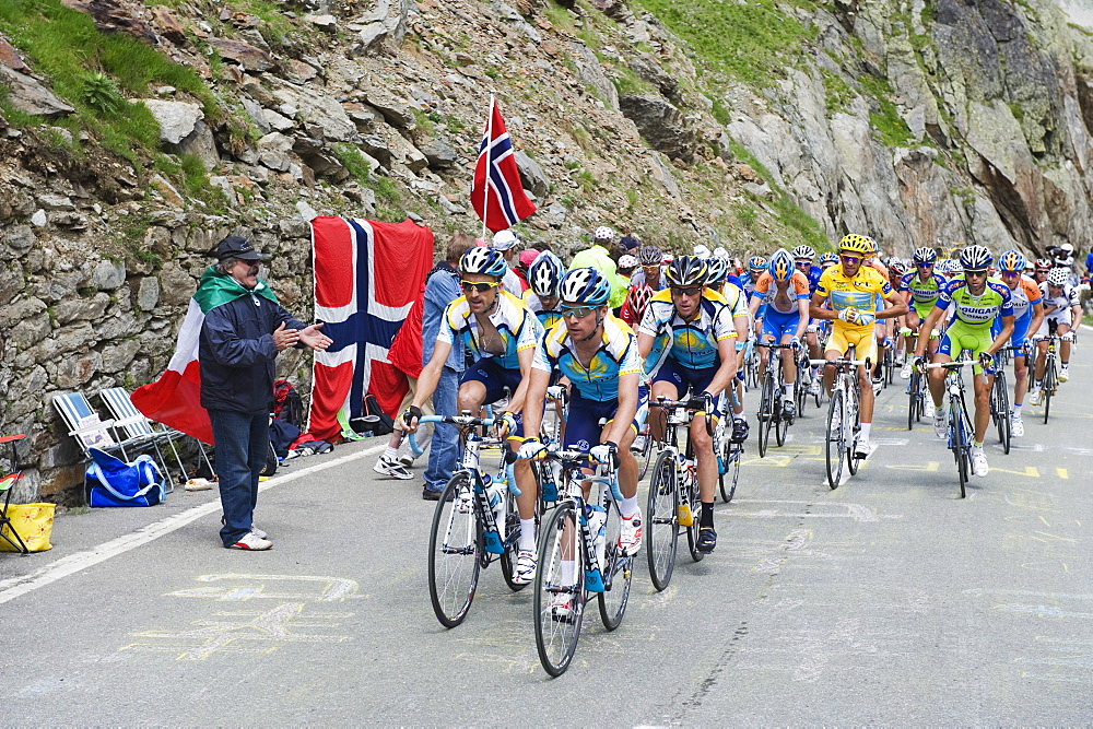 Cyclists including Lance Armstrong and yellow jersey Alberto Contador in the Tour de France 2009, at the Grand St. Bernard Pass, Valais, Switzerland, Europe