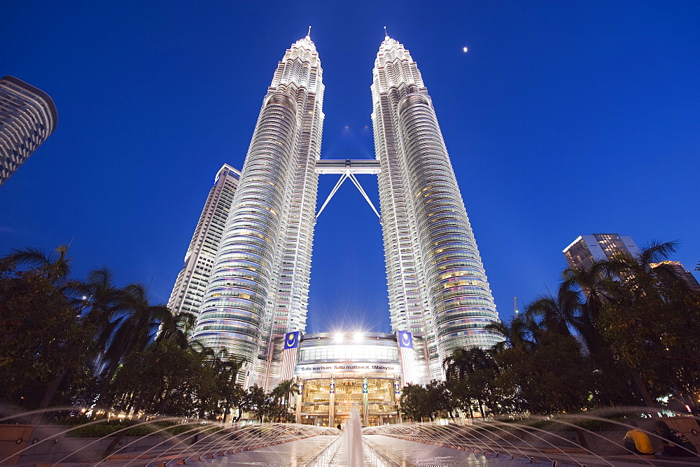 Petronas Towers, Kuala Lumpur, Malaysia, Southeast Asia, Asia