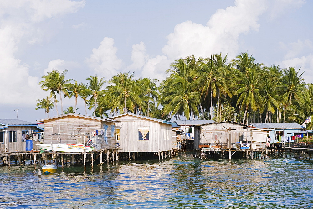 Stilt houses, Mabul Island Dive Centre, Sabah, Borneo, Malaysia, Southeast Asia, Asia