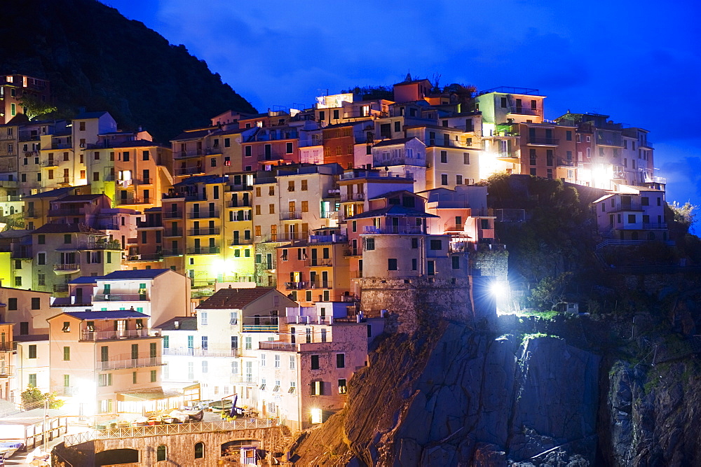 Clifftop village of Manarola, Cinque Terre, UNESCO World Heritage Site, Liguria, Italy, Europe