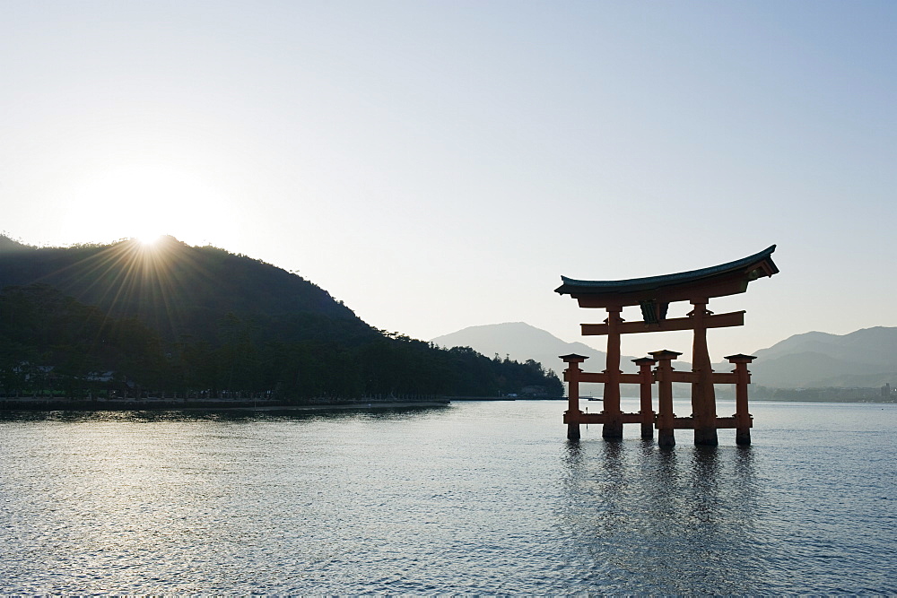 Itsukushima Shrine Torii Gate, UNESCO World Heritage Site, Miyajima Island, Hiroshima prefecture, Japan, Asia