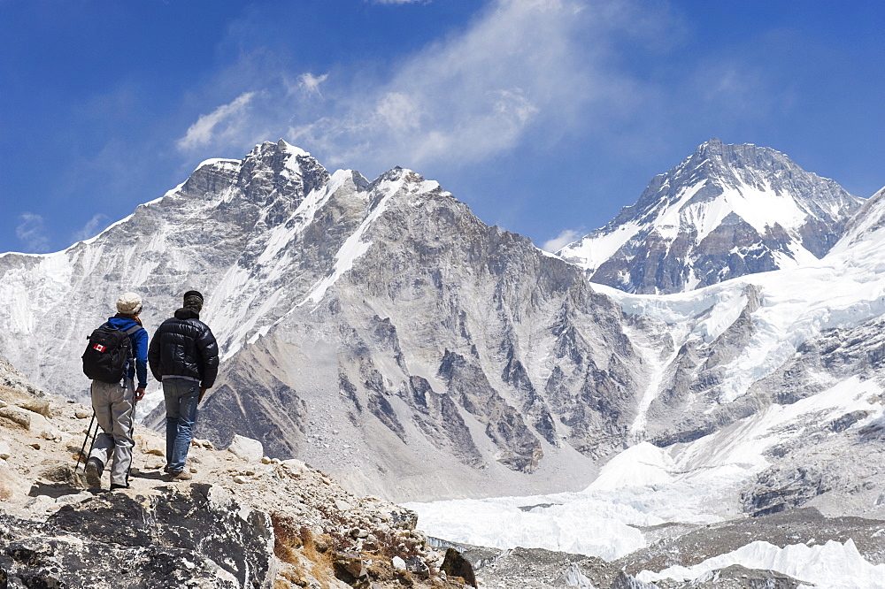 Trekkers looking at the Western Cwm glacier, Solu Khumbu Everest Region, Sagarmatha National Park, Himalayas, Nepal, Asia