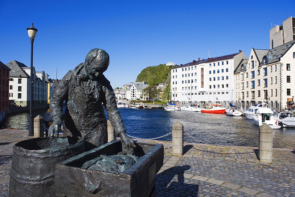 Harbour statue, Alesund, Western Fjords, Norway, Scandinavia, Europe