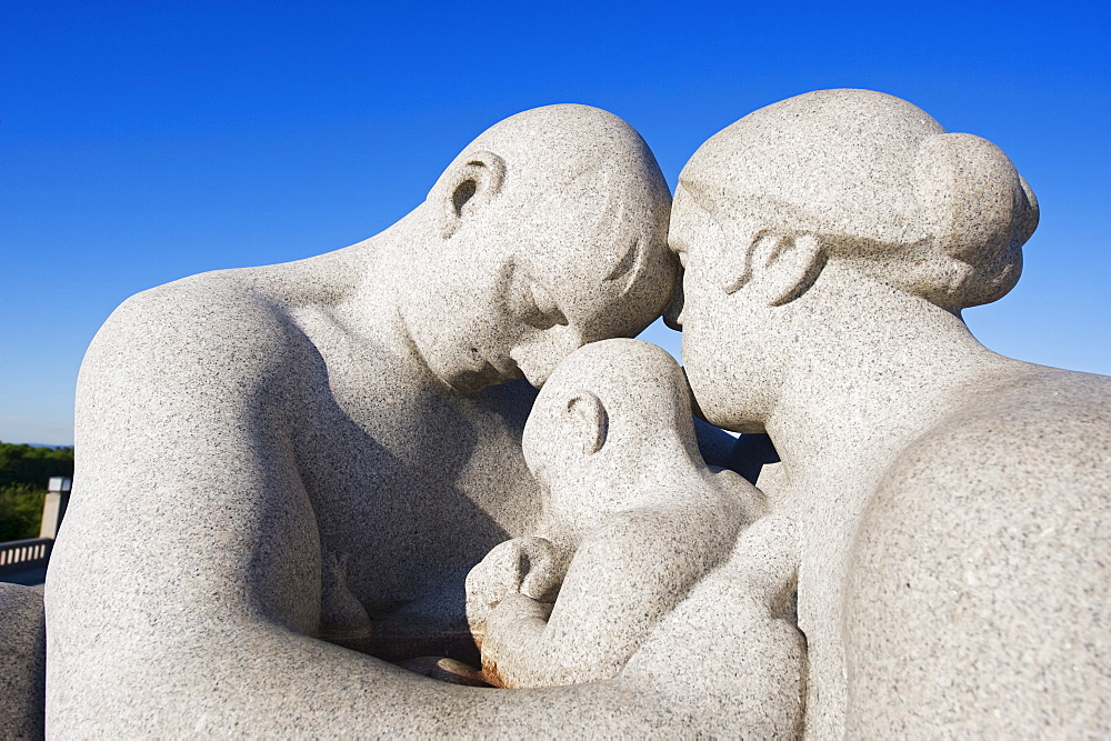 Parent and child, stone sculpture by Emanuel Vigeland, Vigeland Park, Oslo, Norway, Scandinavia, Europe