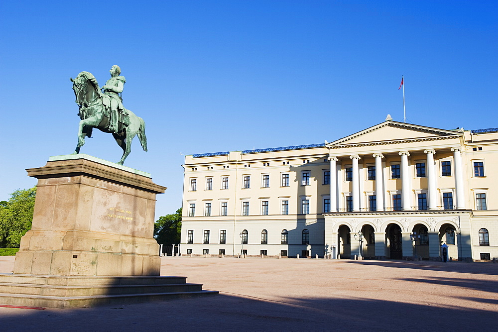 Equestrian statue of King Karl Johan, Det Kongelige Slott (Royal Palace), Oslo, Norway, Scandinavia, Europe