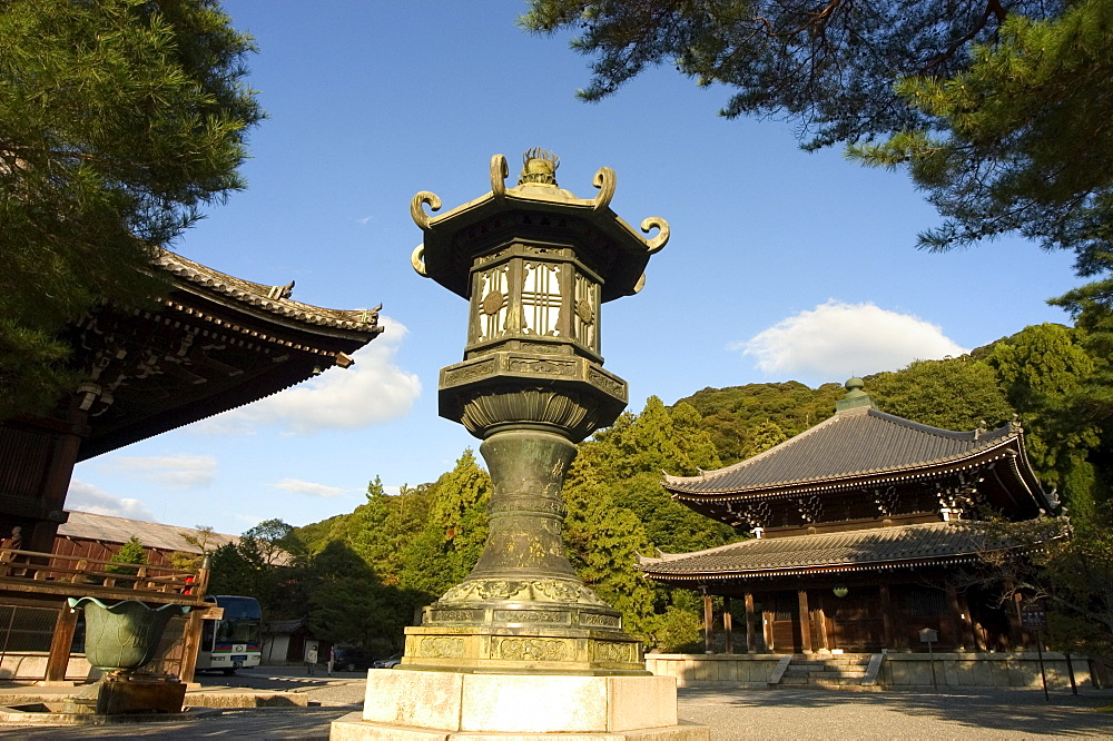 Stone lantern, Chionin temple, Kyoto city, Honshu, Japan, Asia