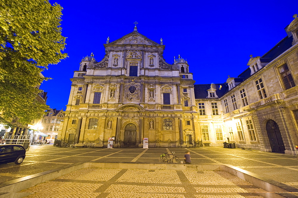 Flemish Baroque St. Carolus Borromeuskerk dating from 1621, designed by Rubens, Antwerp, Flanders, Belgium, Europe