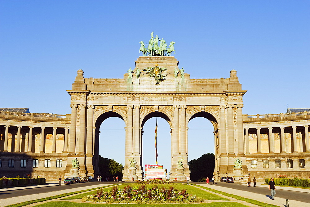 Arcade du Cinquantenaire, arch built in 1880 to celebrate 50 years of Belgian independence, Brussels, Belgium, Europe