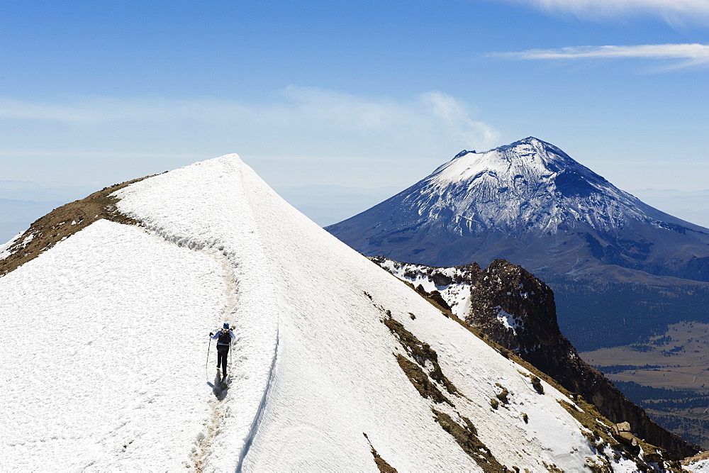 Volcan de Popocatepetl, 5452m, from Volcan de Iztaccihuatl, 5220m, Sierra Nevada, Mexico, North America