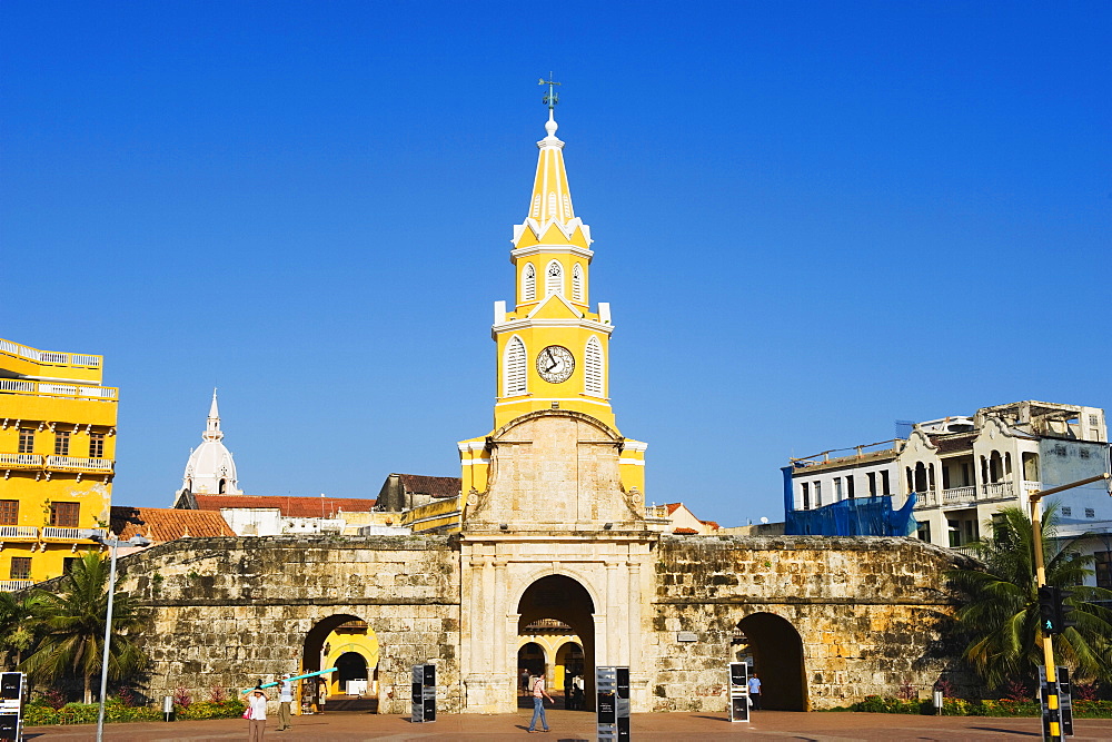 Od Town city wall and Puerto del Reloj, UNESCO World Heritage Site, Cartagena, Colombia, South America