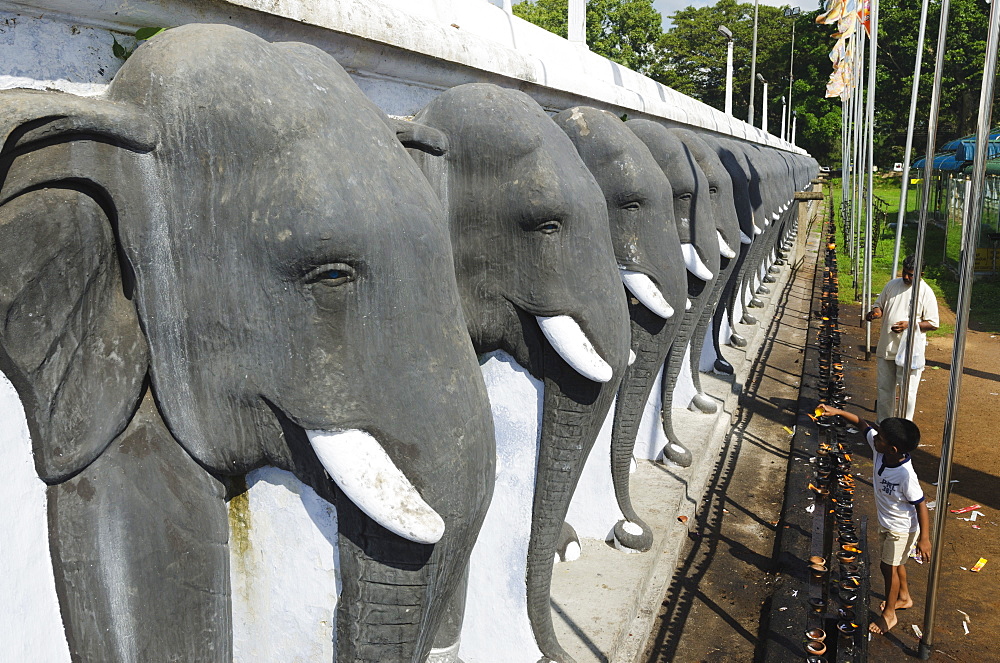 Ruvanvelisaya Dagoba, Anuradhapura, UNESCO World Heritage Site, North Central Province, Sri Lanka, Asia