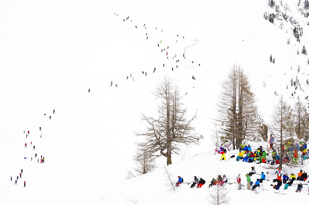 Crowded piste, Brevant ski area, Chamonix, Haute-Savoie, French Alps, France, Europe 