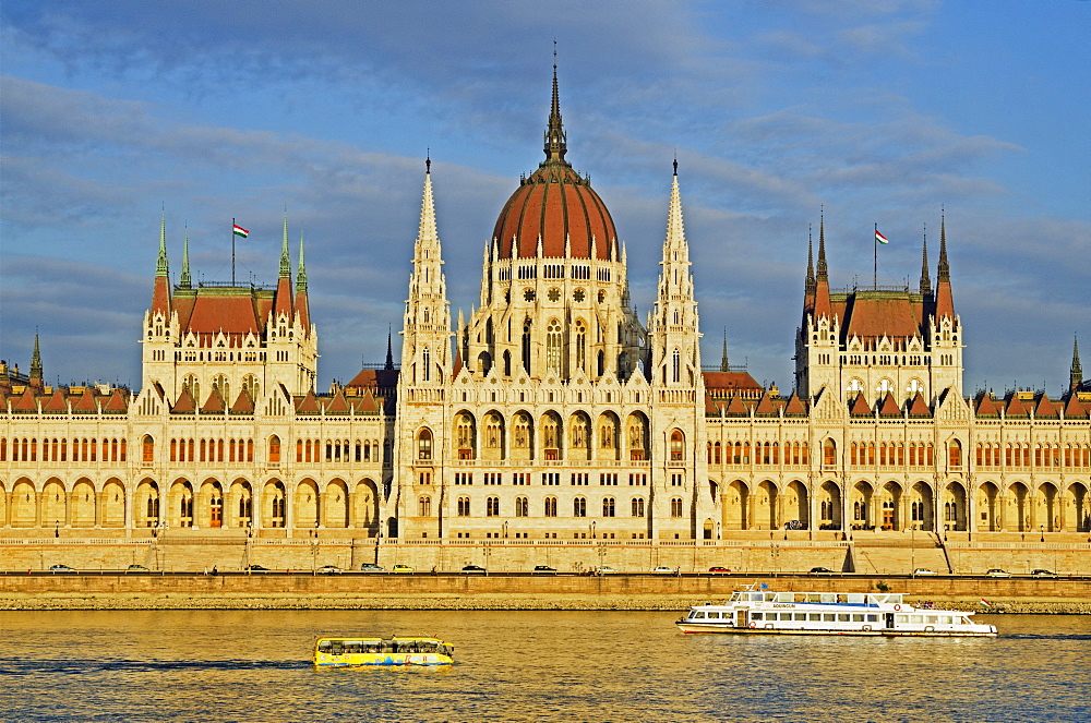 River Ride sightseeing amphibious bus, Hungarian Parliament Building, Banks of the Danube, UNESCO World Heritage Site, Budapest, Hungary, Europe