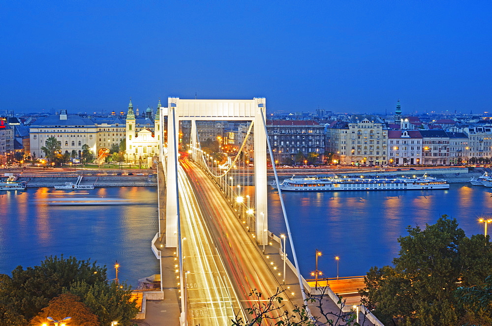 Elizabeth Bridge, Banks of the Danube, UNESCO World Heritage Site, Budapest, Hungary, Europe