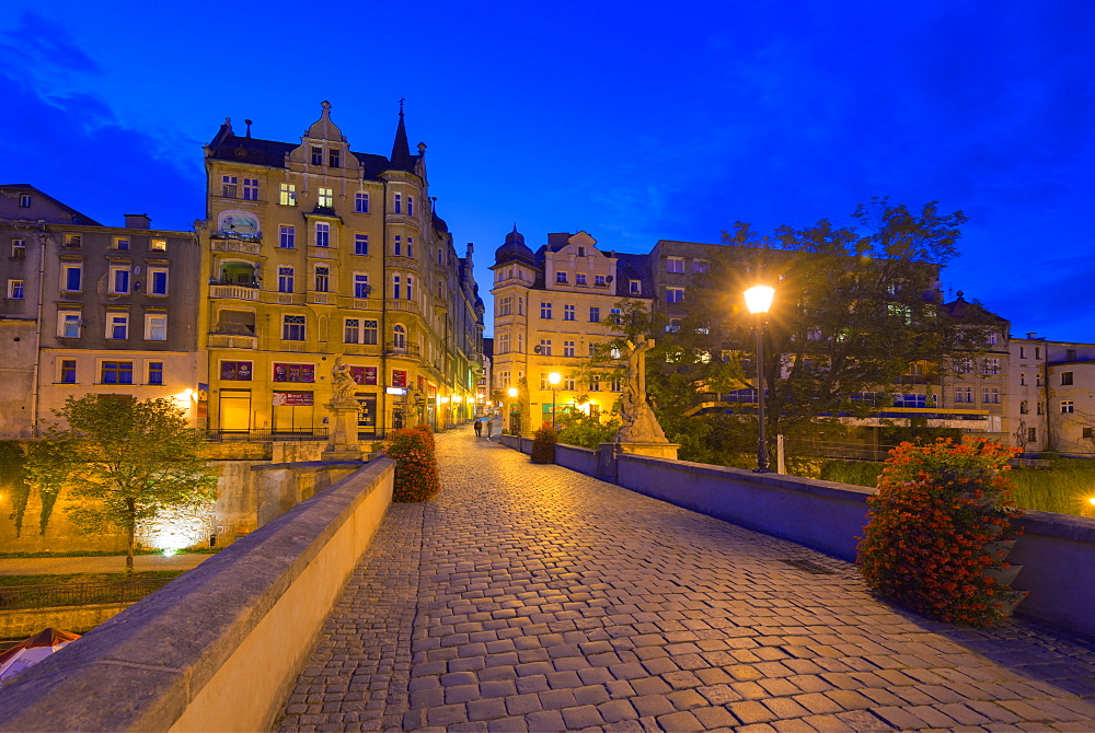 Gothic stone bridge dating from 1390 over the Mlynowka River, Klodzko, Silesia, Poland, Europe 