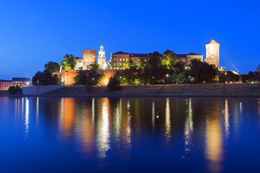 Wawel Hill Castle and Cathedral, Vistula River, UNESCO World Heritage Site, Krakow, Malopolska, Poland, Europe 