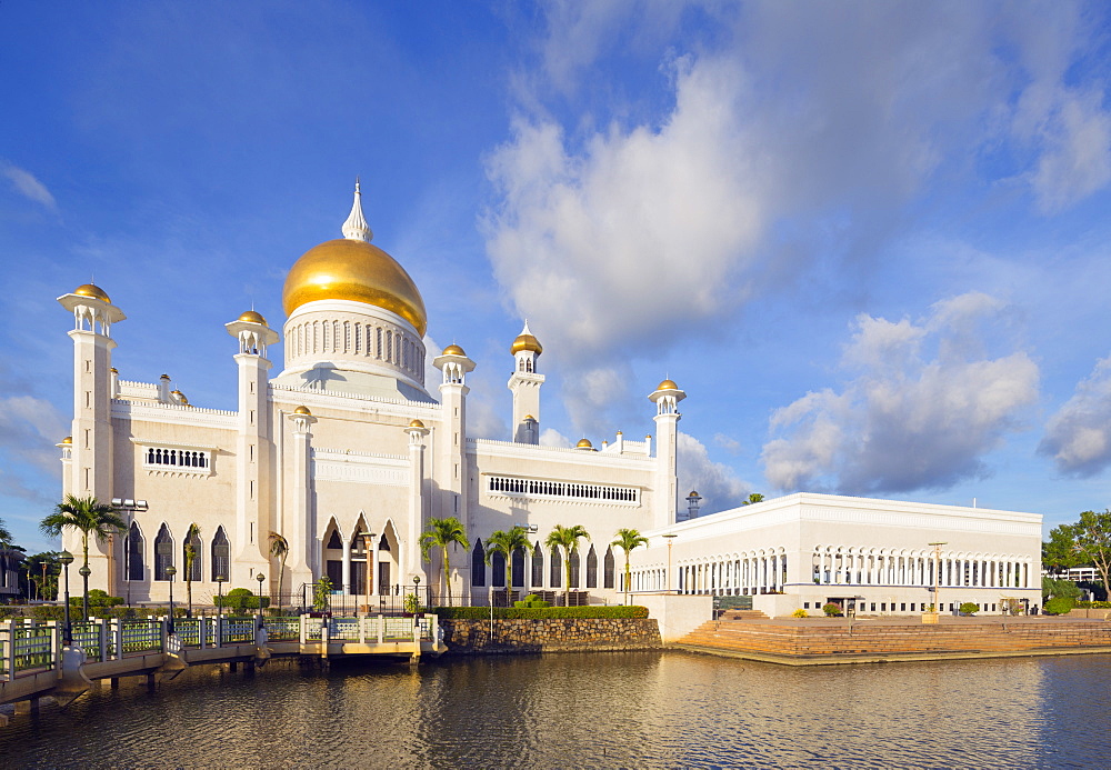 Omar Ali Saifuddien Mosque, Bandar Seri Begawan, Brunei, Borneo, Southeast Asia, Asia