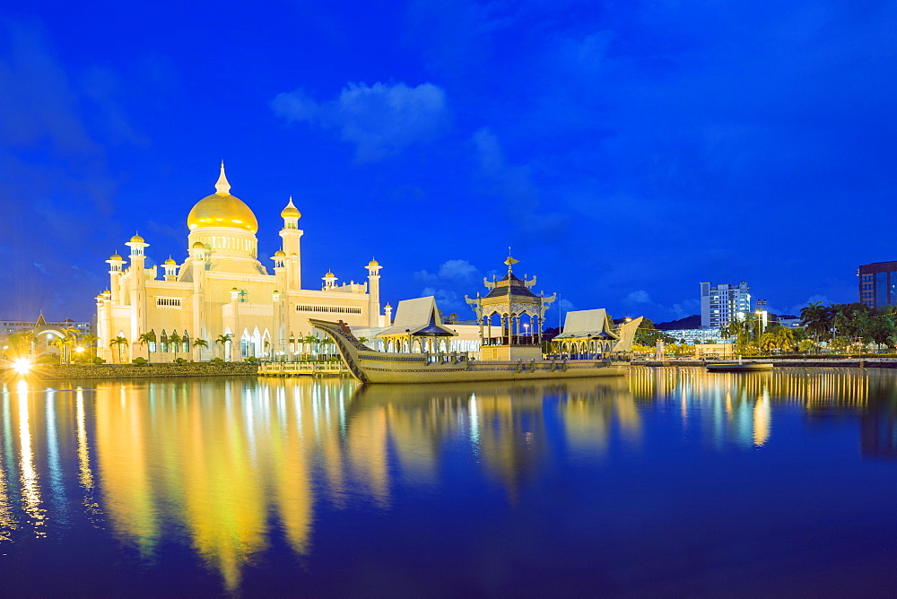 Omar Ali Saifuddien Mosque, Bandar Seri Begawan, Brunei, Borneo, Southeast Asia, Asia